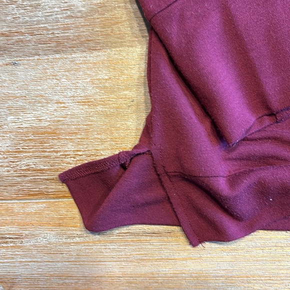 Sweatshirt with grommets - Picture 5 of 6